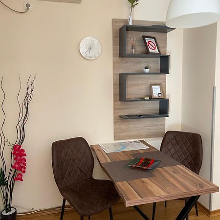 Apartment Orchid 021 โนวีซาด ภายนอก รูปภาพ