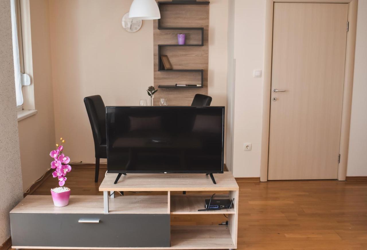 Apartment Orchid 021 โนวีซาด ภายนอก รูปภาพ