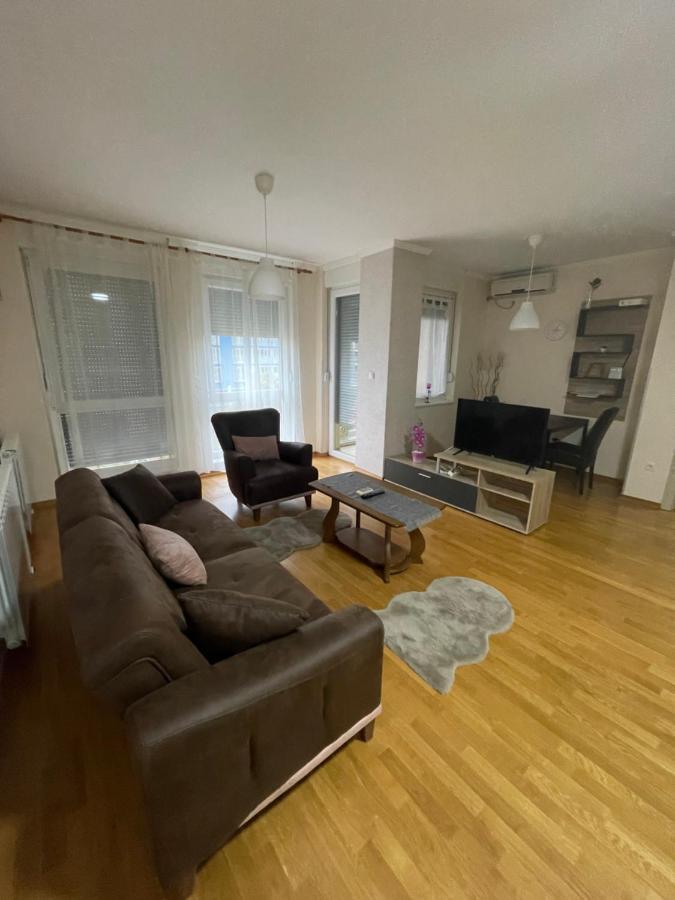 Apartment Orchid 021 โนวีซาด ภายนอก รูปภาพ