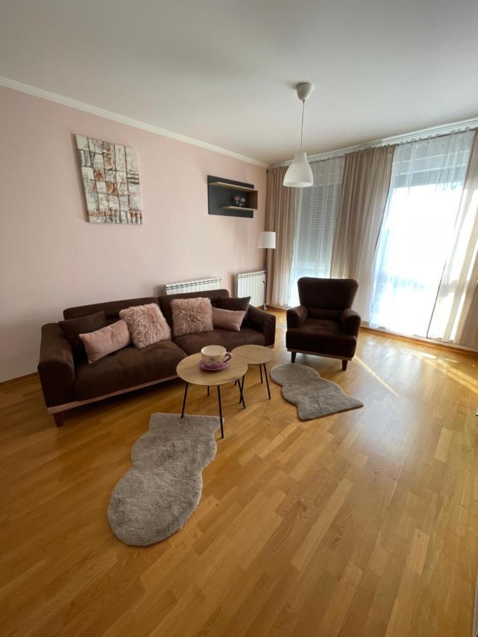 Apartment Orchid 021 โนวีซาด ภายนอก รูปภาพ