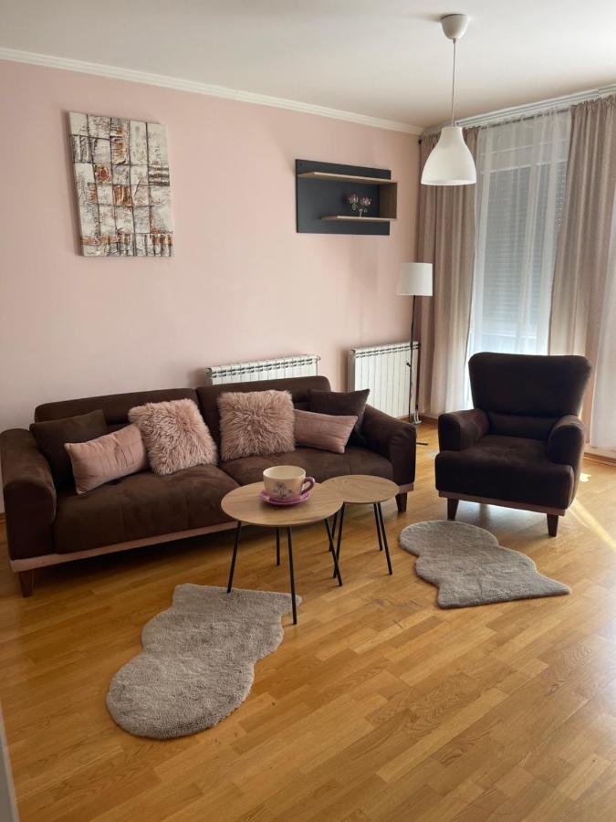 Apartment Orchid 021 โนวีซาด ภายนอก รูปภาพ