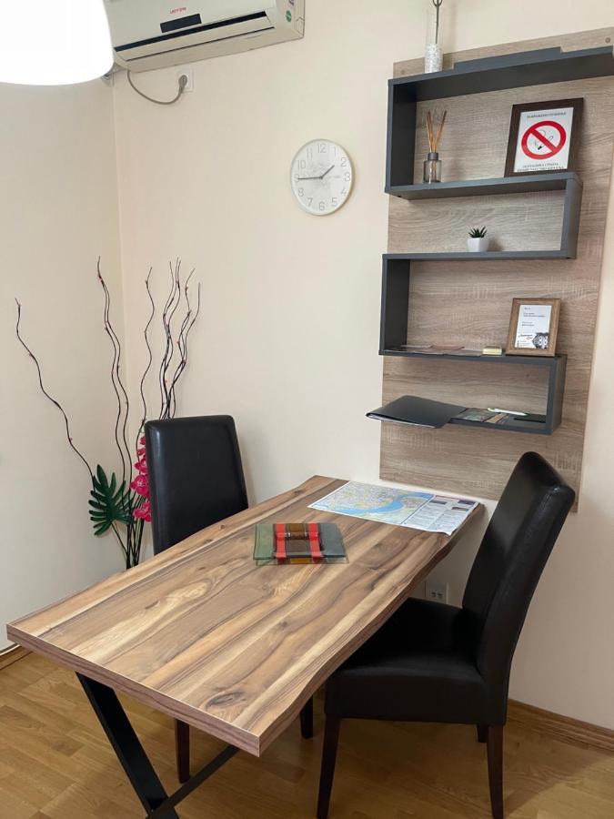 Apartment Orchid 021 โนวีซาด ภายนอก รูปภาพ
